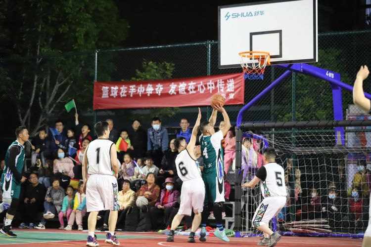 出尤其是