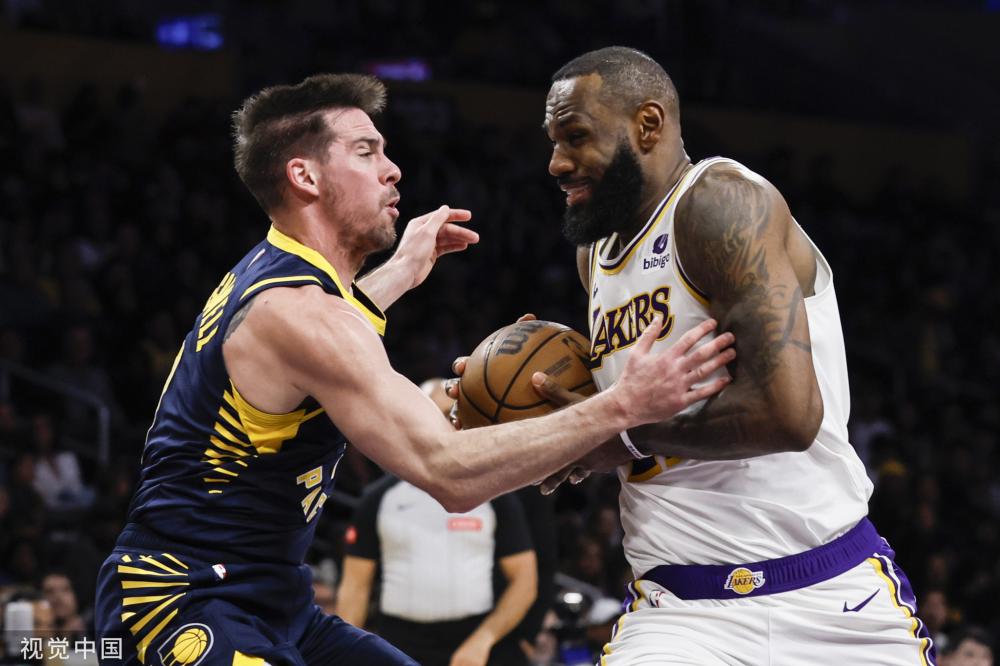 全队在防守 全队在防守